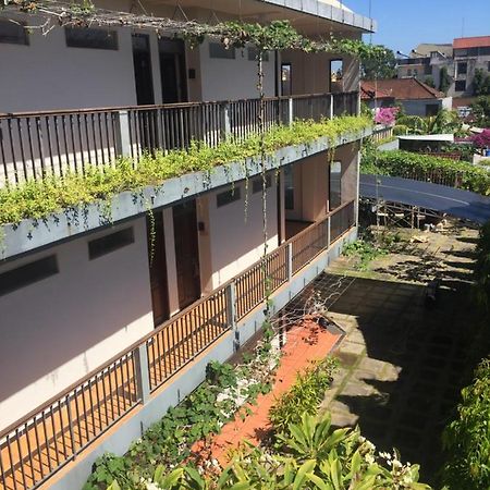 Pakerisan East Mansion Hotel Denpasar  Ngoại thất bức ảnh